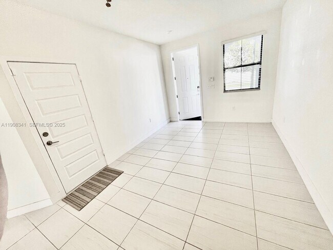 Building Photo - 8871 NW 103rd Pl