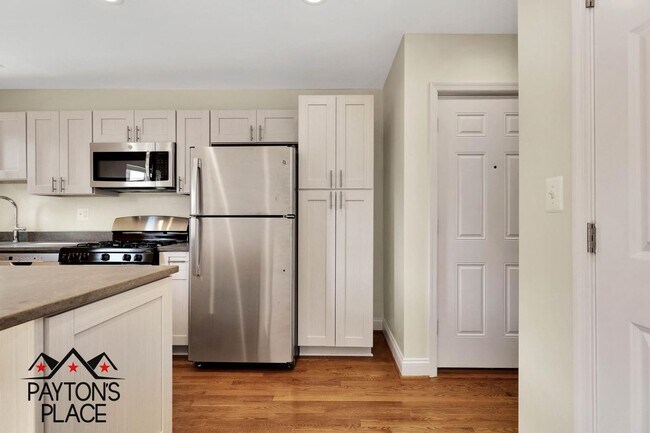 Building Photo - 332 19th St NE