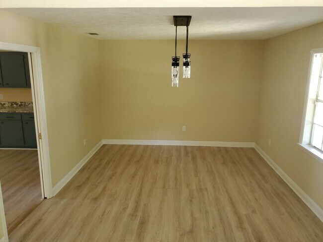 Building Photo - NEWLY RENOVATED- MOVE IN SPECIAL 300.00 OF...