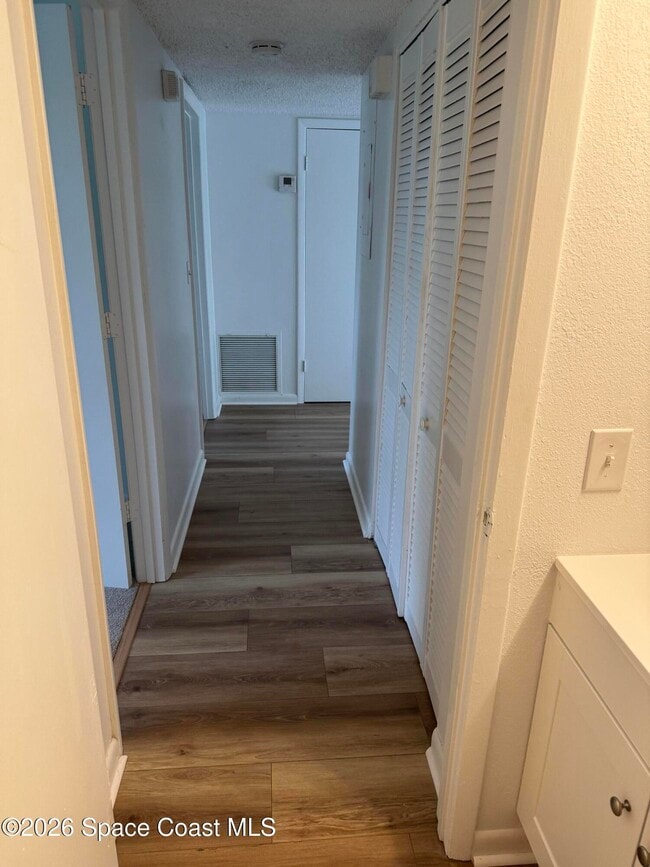 Building Photo - 421 Mercury Ave SE