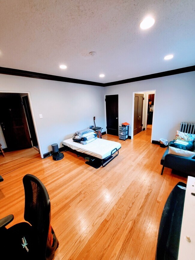 Building Photo - 1111 Holley Ct
