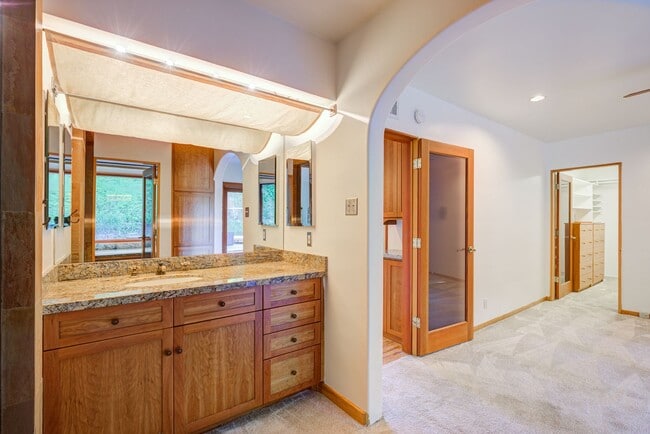 Building Photo - HOLIDAY SPECIAL***2 WEEKS FREE** 3 Bed/2 Bath Oasis in Royal Woods - Available Now