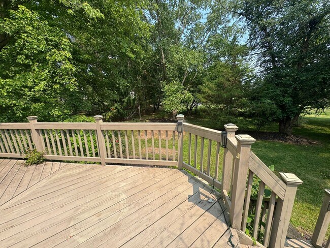Building Photo - 102 Ravenwood Pl