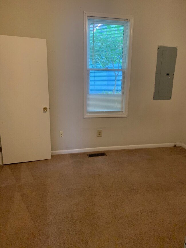 Building Photo - 329-2 Oldham Ave – Available August 2026