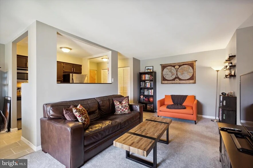 Building Photo - 2319 Pond View Dr