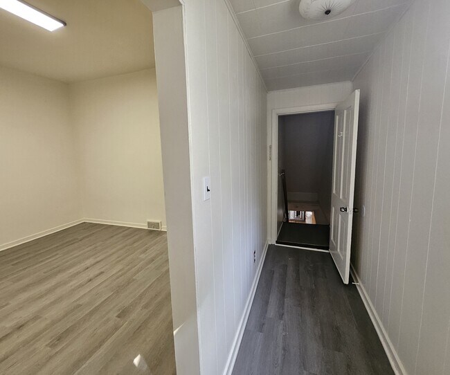 Building Photo - 837 Stanton Ave