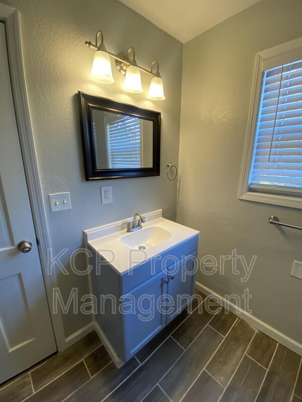 Building Photo - 2809 S 59th St