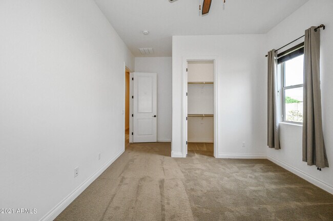 Building Photo - 941 E Lowell Ave