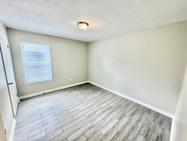 Building Photo - 3057 Radford Rd