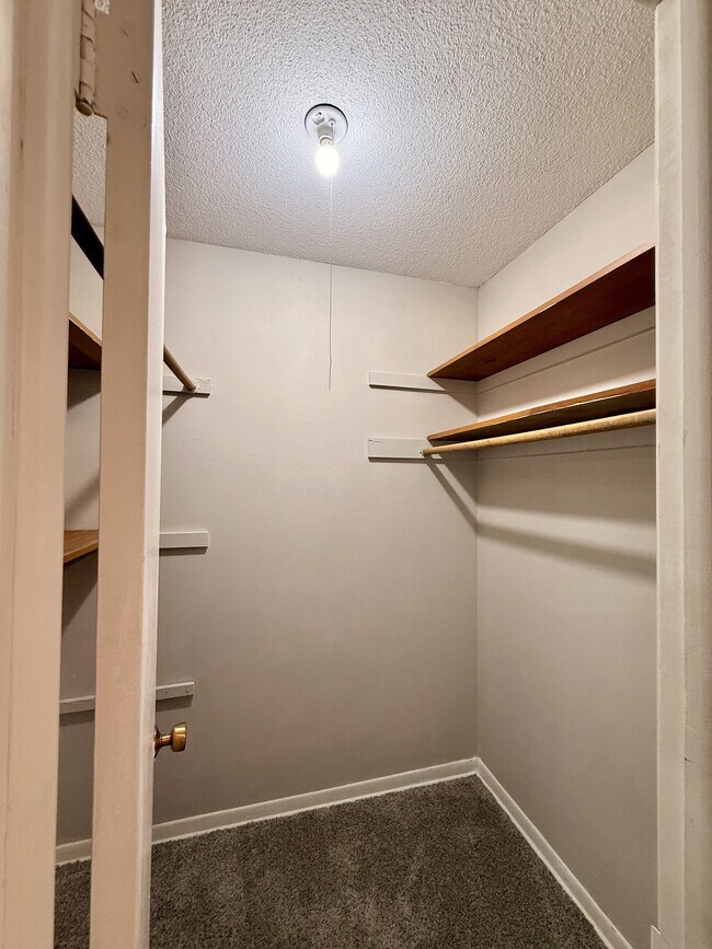 Building Photo - 910 9th St