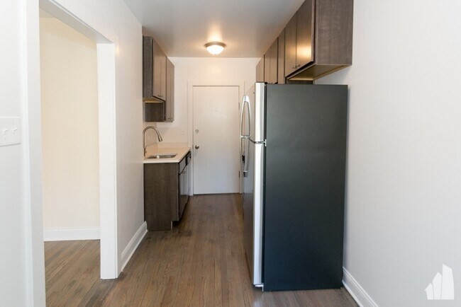 Building Photo - 2641 North Spaulding-3E