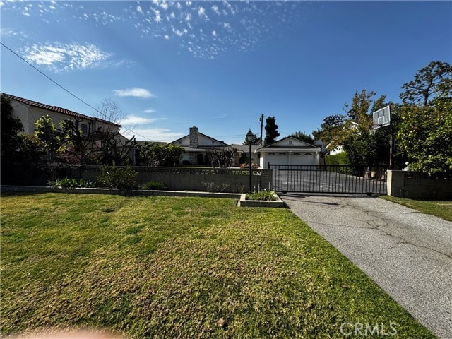 Building Photo - 2115 Holly Ave