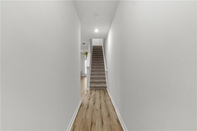 Building Photo - 11649 Mendenhall Ct