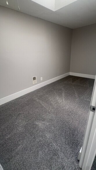 Building Photo - 1532 Abbotston St