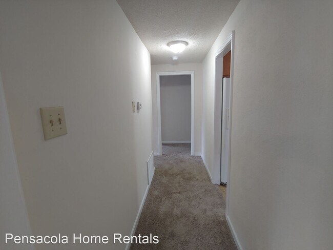Building Photo - 3 br, 1 bath House - N. 62nd. Ave 726