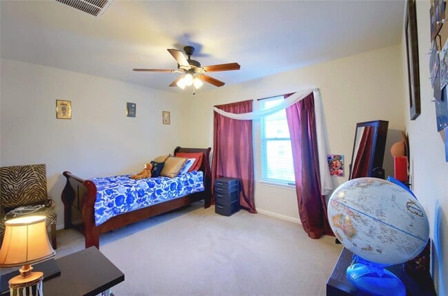 Building Photo - 5501 Bradford Pear Ln