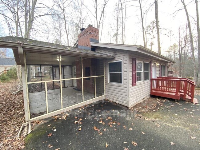 Building Photo - 117 Edgehill Dr