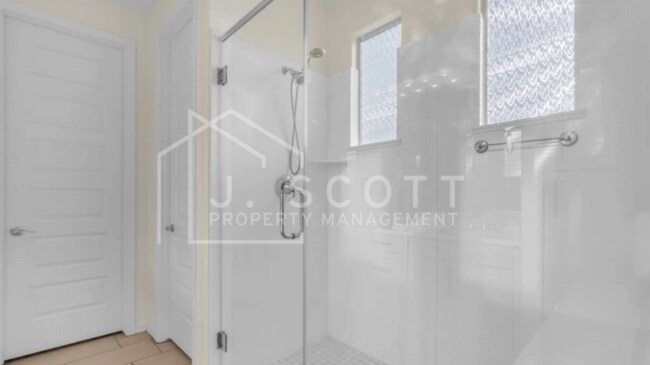 Building Photo - Modern 4-Bedroom Home with Upgraded Kitche...