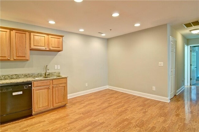 Building Photo - 504 Madison Ct