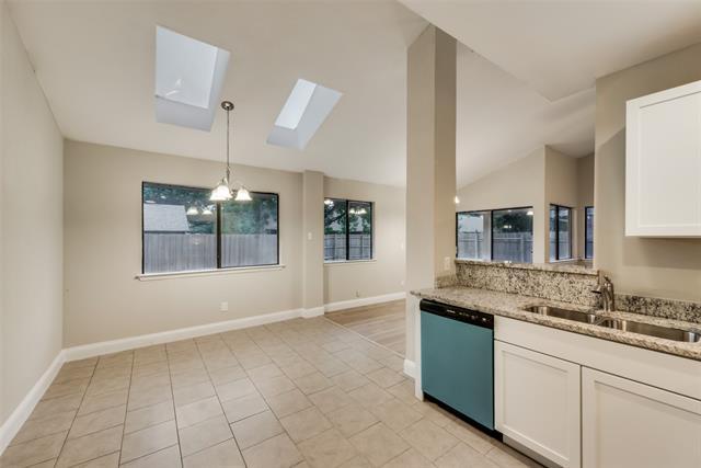 Building Photo - 3301 Cliffview Dr