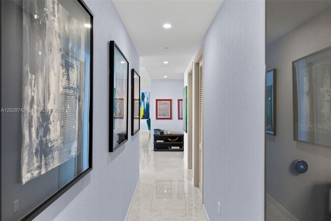 Building Photo - 1000 Brickell Plaza