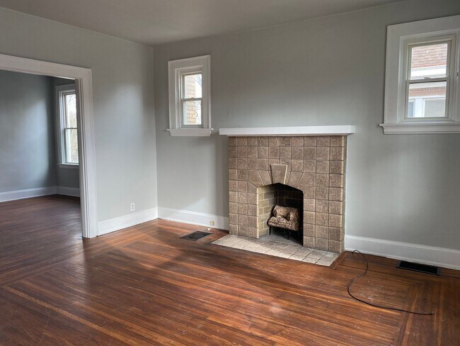 Building Photo - 4226 W 8th St