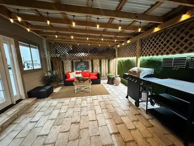 Building Photo - 840 Threadneedle St