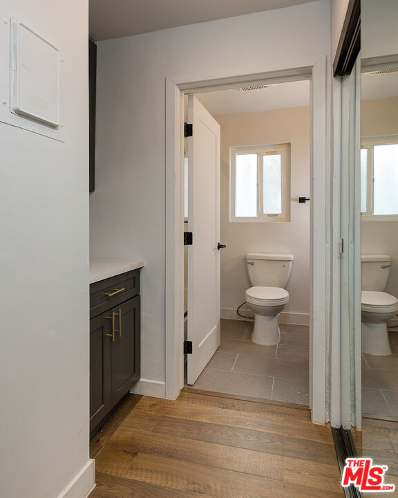 Building Photo - 845 S Kenmore Ave