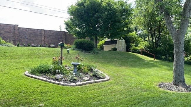 Building Photo - 811 Kenbrook Dr