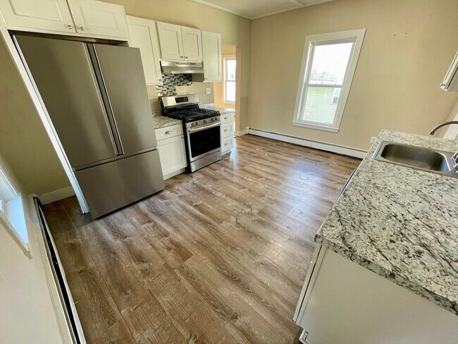 Building Photo - 29 Bicknell St