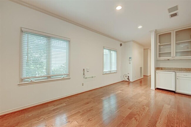 Building Photo - 109 Asbury St