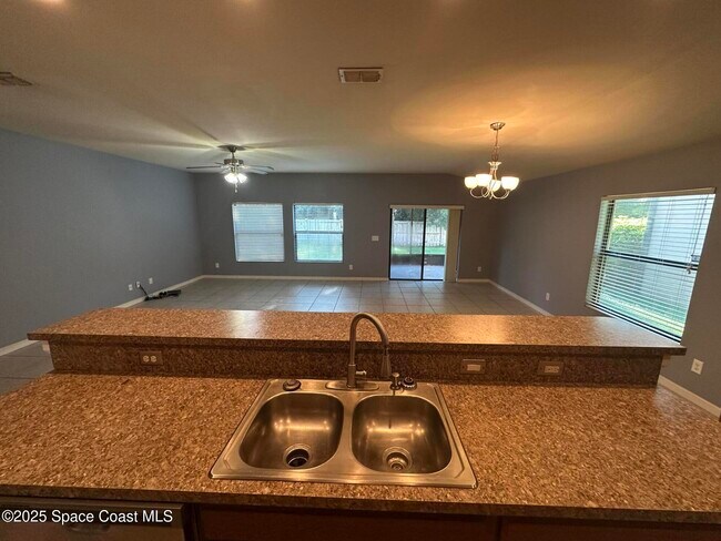 Building Photo - 464 Dryden Cir
