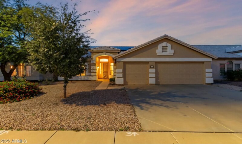 Building Photo - 278 E Sagebrush St