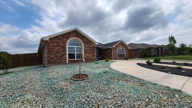 Building Photo - New, Gorgeous 4 bedroom, 3 bathroom home C...