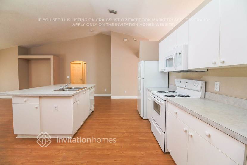 Building Photo - 3544 SW Hale St