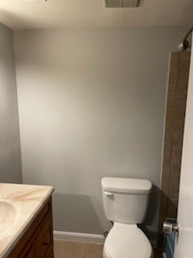 Building Photo - 1600 Renate Dr