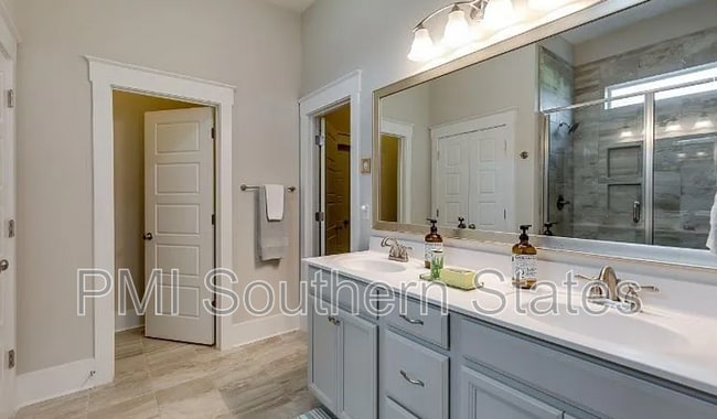 Building Photo - 607 Torridon Ln