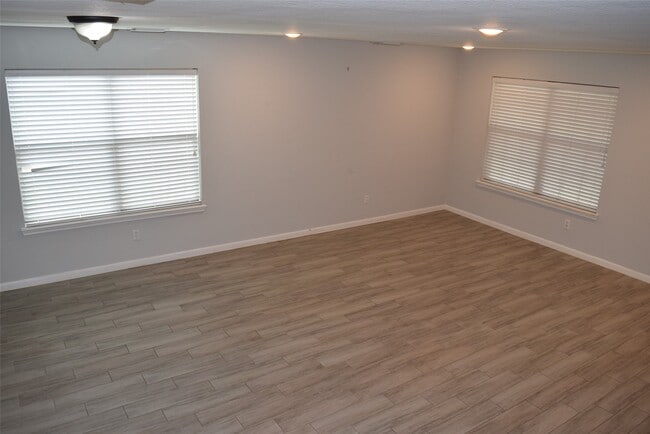 Building Photo - 15510 Liberty Bluff Dr