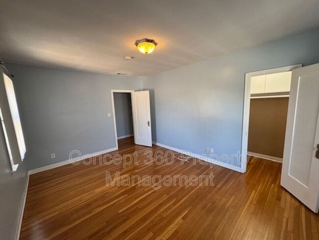 Building Photo - 2727 E De Soto St