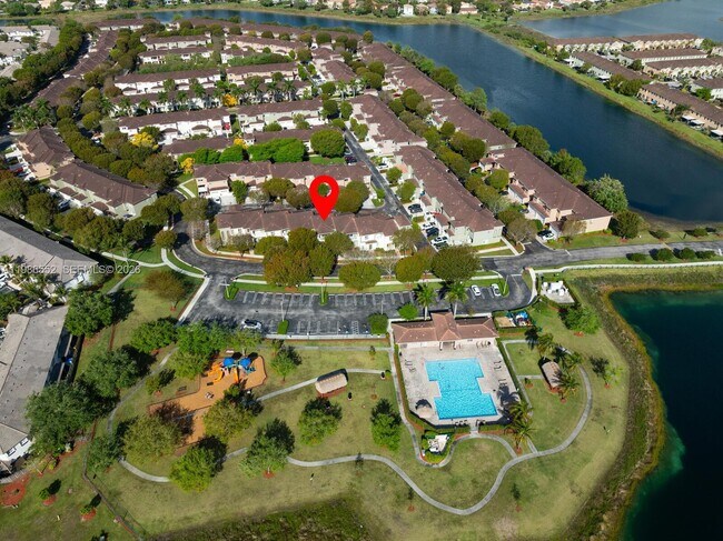 Building Photo - 1947 SE 24th Terrace