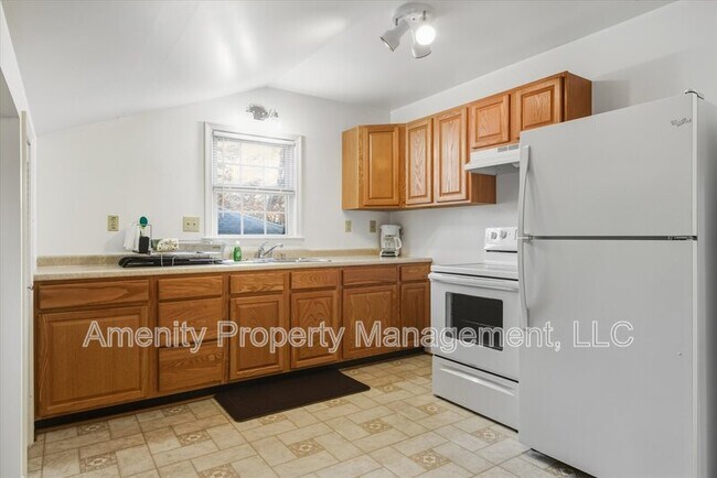 Building Photo - 121 Yorkshire Dr