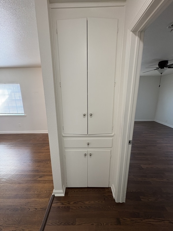 Building Photo - 1232 N Tacoma Pl