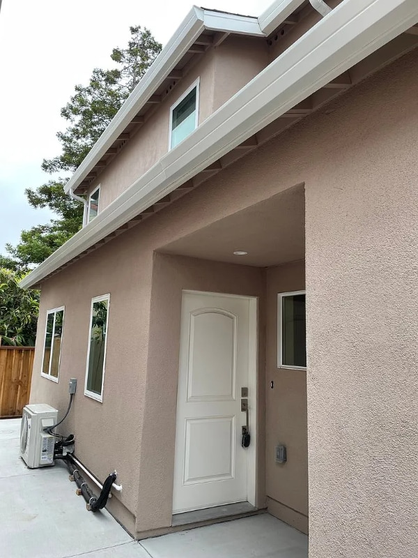 Building Photo - 52 E 40th Ave