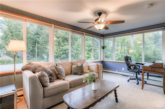 Building Photo - 105 Main St