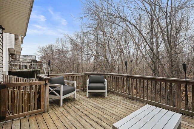 Building Photo - Bright & Spacious 3-Bedroom, 2 Full & 2 Half Bath in New Market