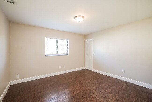 Building Photo - 25353 Doredo Dr