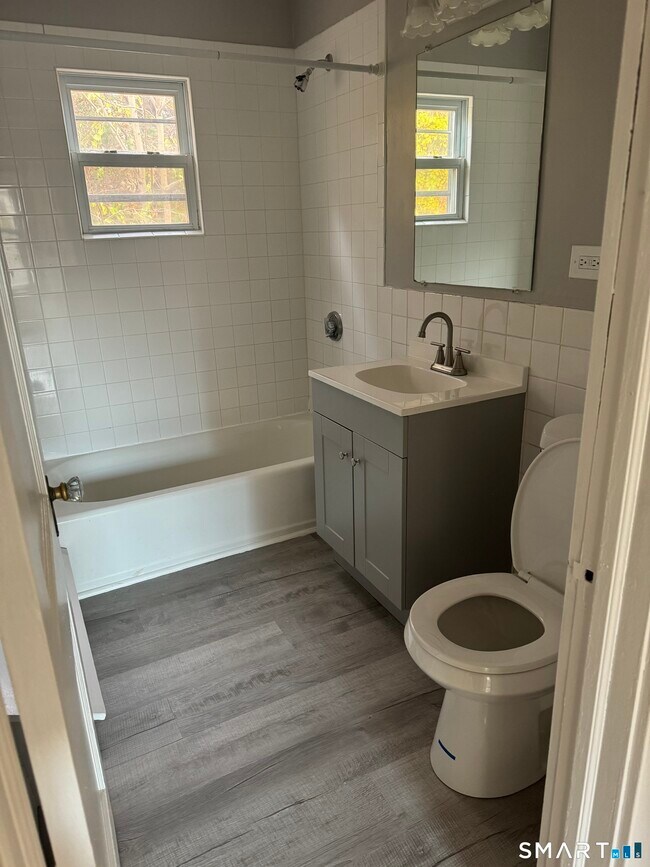 Building Photo - 226 Hillside Ave