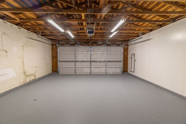 Building Photo - 9717 Treetop Dr