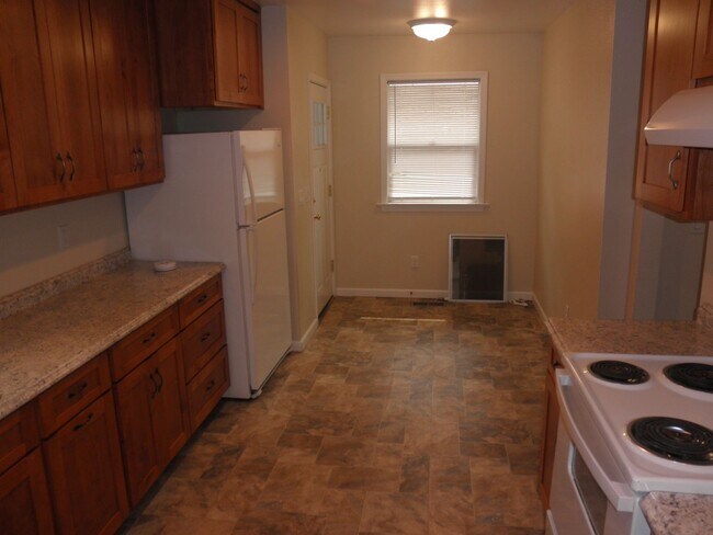 Building Photo - Charming home with basement