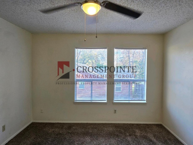 Building Photo - Schedule Your Tour Today! Newly Updated 2/1.5 Townhome in Longview